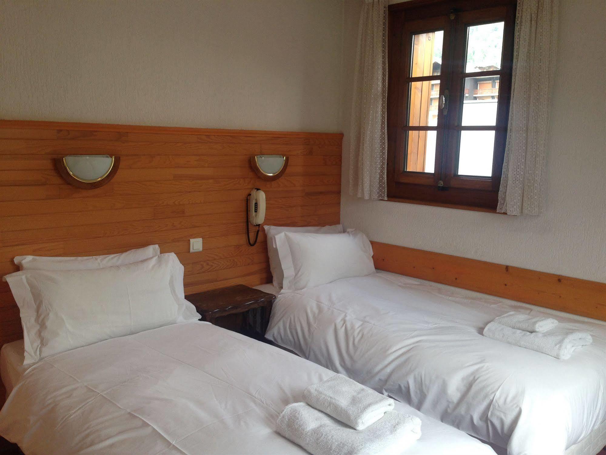 Hotel L'Aubergade Морзин Екстериор снимка